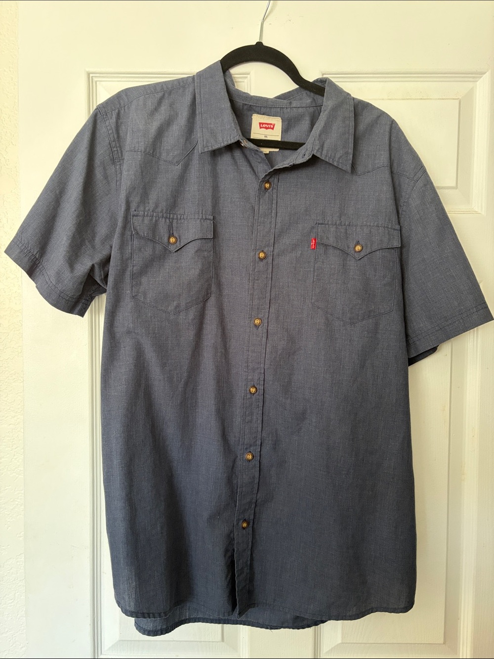Levi's Men's Short-Sleeve Button-Front Western style shirt